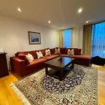 Paddington Lake Side 2Bed 2Bath Apartment