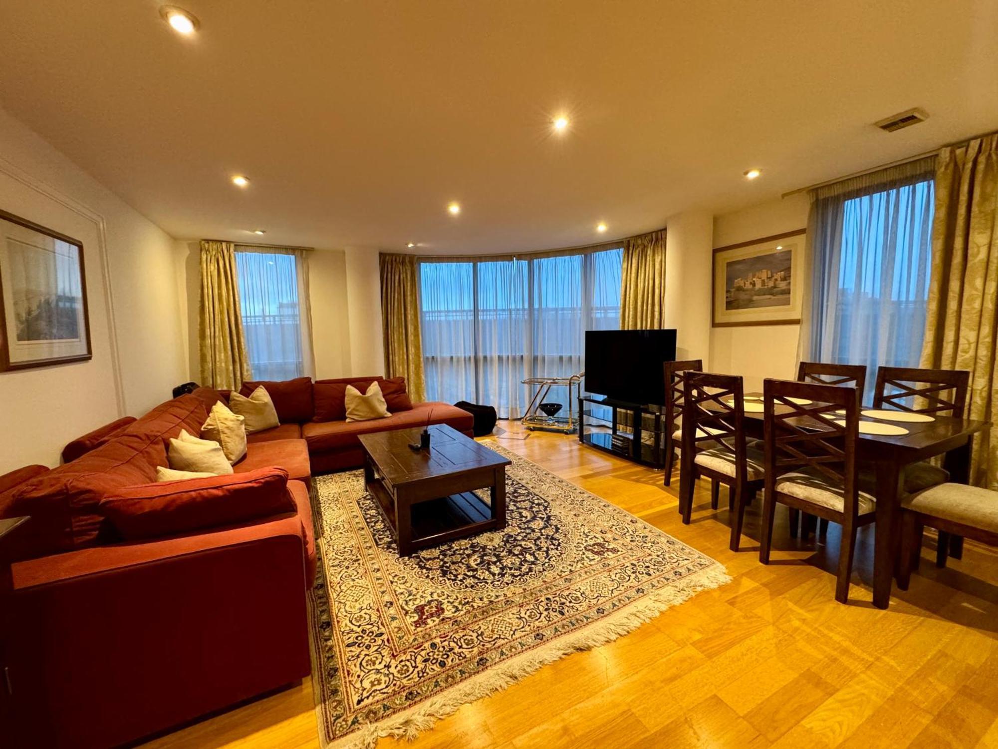 Paddington Lake Side 2bed 2bath
