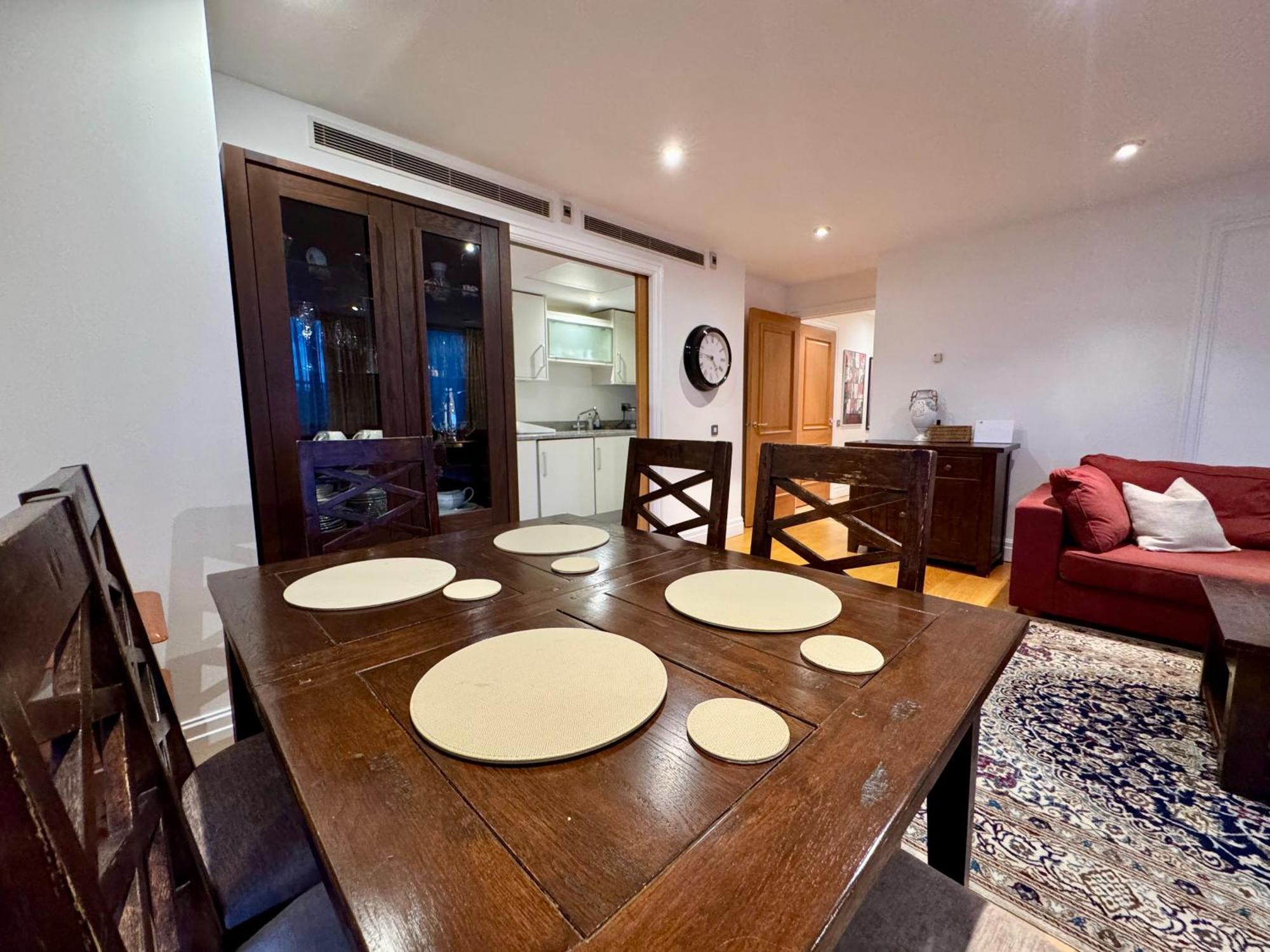 Paddington Lake Side 2bed 2bath