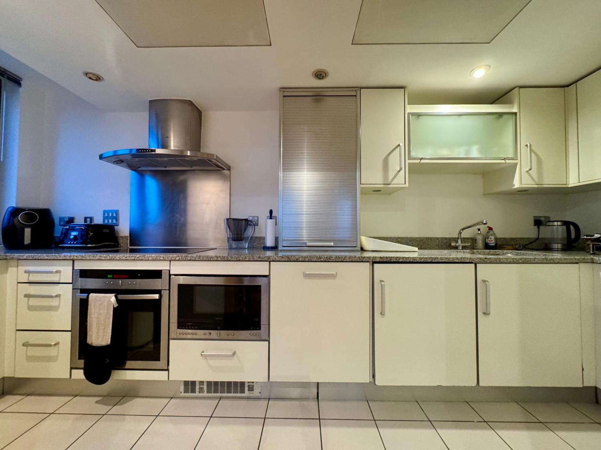 Paddington Lake Side 2bed 2bath