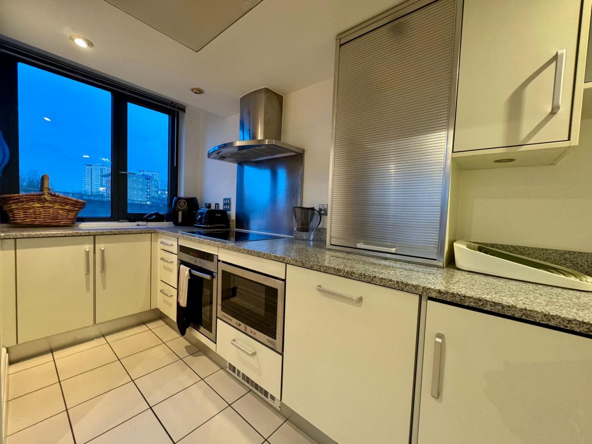 Paddington Lake Side 2bed 2bath