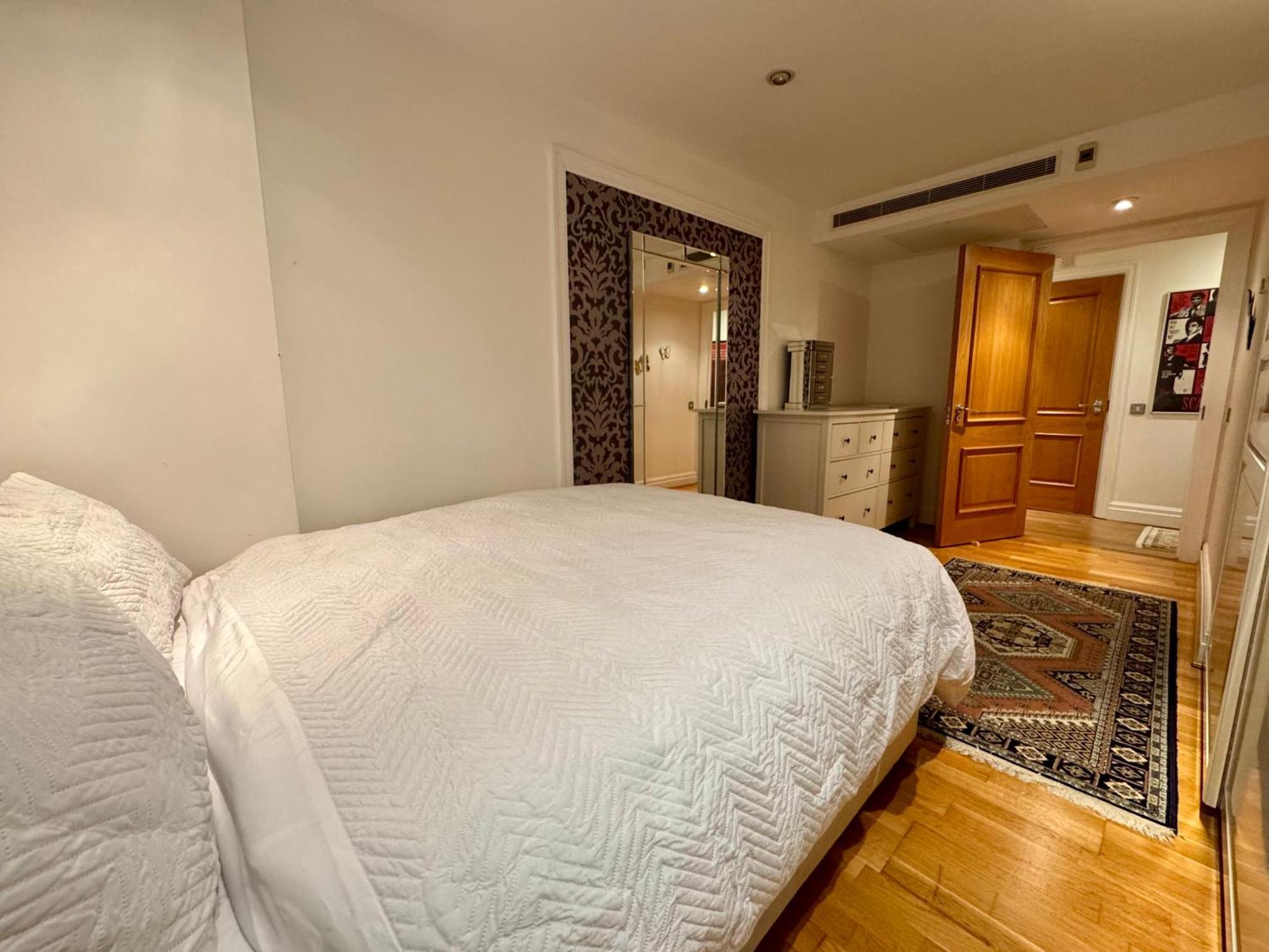 Paddington Lake Side 2bed 2bath Appartamento *
